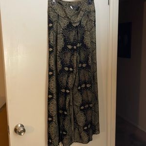 WOMENS PANTS WITH FABRIC OVER IT LIKE A SKIRT SIZE XL BLACK WHITE HEM WIDE LEG